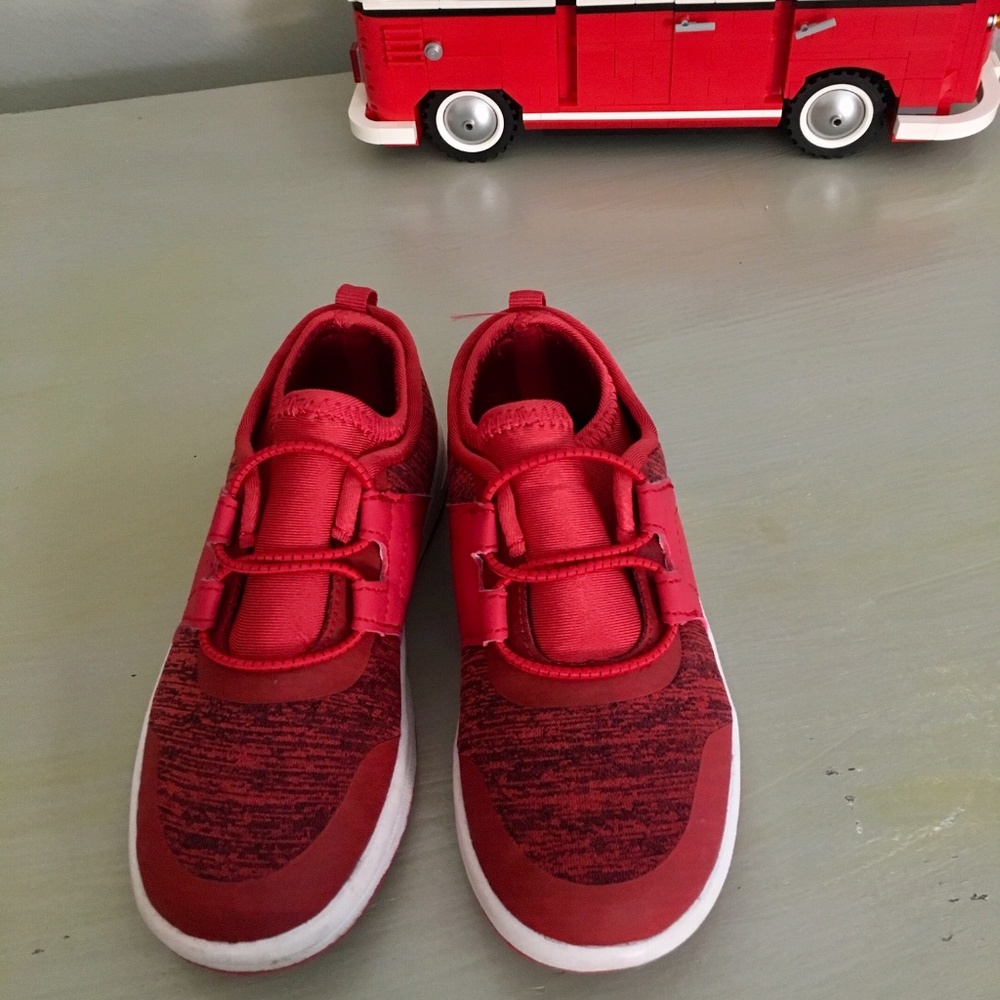 Red Cat & Jack Sneakers Running Shoe Sz. 10